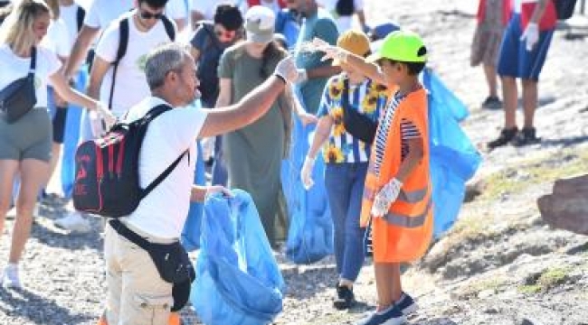 Çevre gönüllüleri İnciraltı Kent Ormanı'nda temizlik yaptı