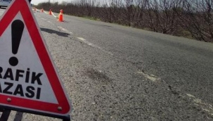 Dikili'de ambulans şarampole devrildi: 3 yaralı