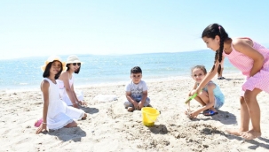 Gümrükçü, Çiğlileri Denizle Buluşturdu