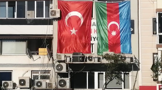 İYİ Parti Aliağa İlçe Başkanlığına Azerbaycan Bayrağı Asıldı