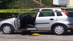 İzmir'de otomobilin altında kalan 3 yaşındaki çocuk hayatını kaybetti