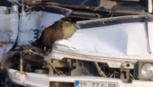 İzmir'de Trafik Kazası:1 Ölü 13 yaralı