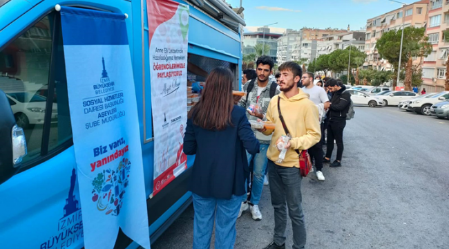 İzmir Demokrasi ve Bakırçay üniversitelerinde de yemek hizmeti başladı 