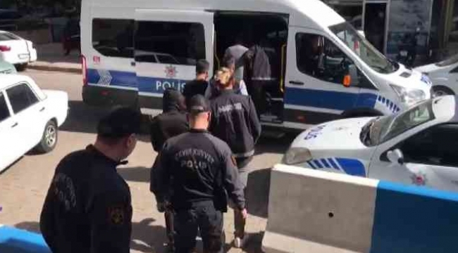 İzmir polisi zehir tacirlerine göz açtırmıyor: 4 gözaltı