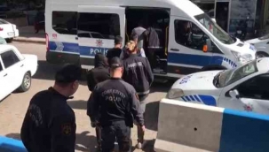 İzmir polisi zehir tacirlerine göz açtırmıyor: 4 gözaltı