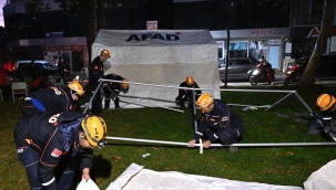 AFAD: Hasarlı yapılara girmeyin!