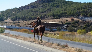 Aliağa'dan bir atlı geçti
