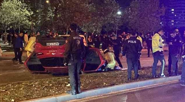 İzmir' Bayraklı'da feci kaza: otomobil takla attı: 1 ölü, 1 yaralı