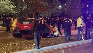 İzmir' Bayraklı'da feci kaza: otomobil takla attı: 1 ölü, 1 yaralı
