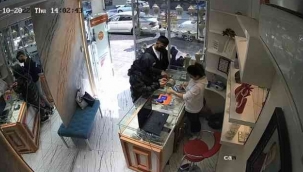 Kuyumcuyu el çabukluğuyla soydular