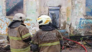 Metruk evdeki yangında bitişiğindeki evde hasar gördü