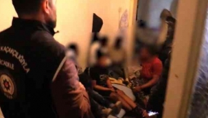 İzmir'de şok evlerine polis baskını: 91 kaçak göçmen ve 5 organizatör yakalandı