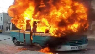 İzmir'de yolcu minibüsü alev alev yandı