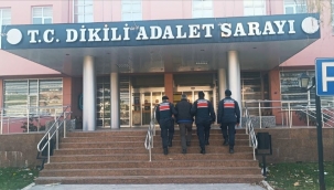 İzmir'de jandarma ekipleri aranan 5 kişi yakaladı.