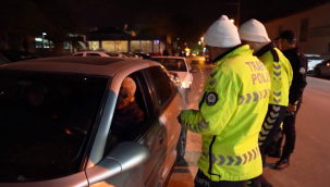  Menemen'de Polis Ekipleri Huzurlu Ve Güvenli Yılbaşı İçin Görev Başındaydılar