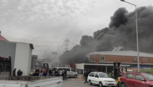 Aliağa'da geri dönüşüm tesisindeki yangın 2 saat sonra kontrol altında