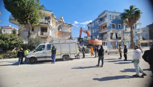 Deprem bölgesindeki su sorunu için İzmir Büyükşehir Belediyesi ekipleri devrede