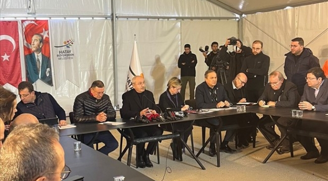 Genel Başkan Kılıçdaroğlu, İzmir Büyükşehir Belediyesi'nin kurduğu çadır kenti ziyaret etti