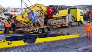 İzmir Büyükşehir Belediyesi'nin iş makineleri ve operatörleri Antakya'da