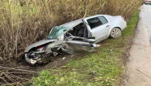 İzmir'de Trafik Kazası:1 Ölü 3 yaralı 