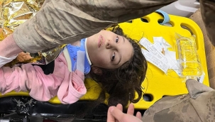 Jandarma Özel Harekat Ekibi, Adıyaman'da Depremden 160 Saat Sonra Bir Çocuğu Enkazdan Kurtardı