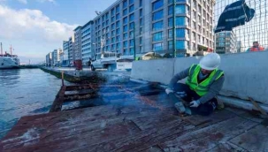 Konak'taki çürüyen seyir terasları sökülüyor