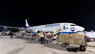 SunExpress'in Almanya'dan gelen yardımları taşıyan ilk kargo uçağı Antalya'ya ulaştı