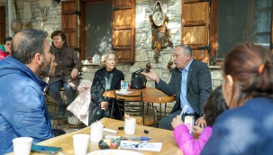 CHP'li Milletvekili Bayır Seferihisar'a gelen depremzedeleri ziyaret etti