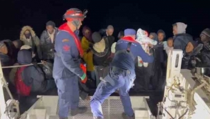 İzmir açıklarında 59 göçmen kurtarıldı, 1 Türk vatandaşı yakalandı