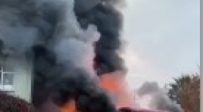 İzmir'de belediye otobüsü yandı