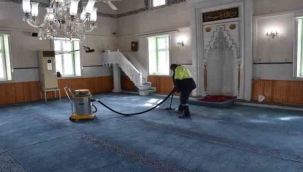 Menemen'de Ramazan öncesi camilerin temizliği hızlandı