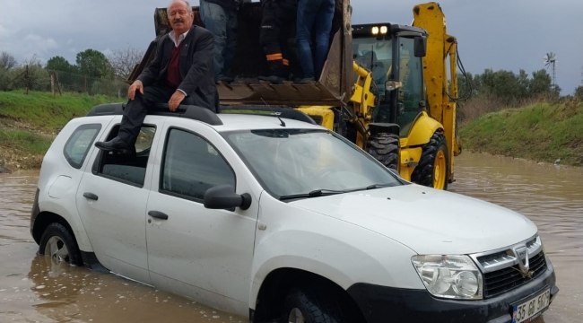 Yağmur Aliağa'da etkili oldu, yollar göle döndü