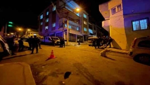 İzmir'de bıçaklı kavga: 1'i ağır 2 yaralı