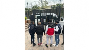 İzmir polisinden göçmen kaçakçılarına darbe: 5 tutuklama