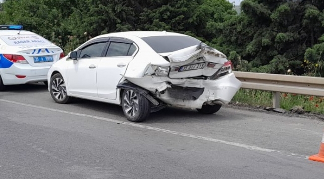 Aliağa'da 3 aracın karıştığı kazada 2 kişi yaralandı
