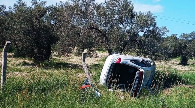 Candarlı 'da takla atan otomobildeki 2 kişi Yaralandı