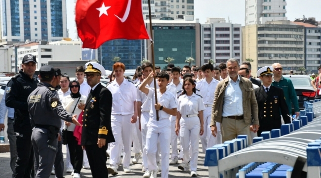 TCG Anadolu'nun ilk ziyaretçileri gurur yaşadı