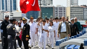 TCG Anadolu'nun ilk ziyaretçileri gurur yaşadı