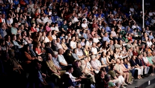 Aliağa Belediyesi Sanatevi TSM Korosu'ndan 'Unutulmaz Şarkılar'