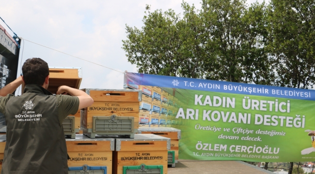 Aydın Büyükşehir Belediyesi'nden Kadın Arıcılara Kovan Desteği
