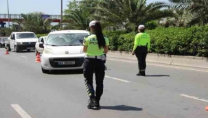 Bayram tatilinde İzmir'de her 15 kilometrede bir trafik ekibi