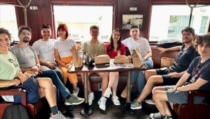 Genç İzmirliler yaza merhaba dedi