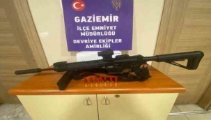 Gözünü kırpmadan köpeği vuracaktı, polisler fırsat vermedi