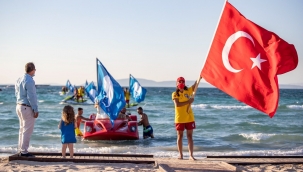 İzmir'de 41 halk plajının 40'ında Mavi Bayrak dalgalanıyor
