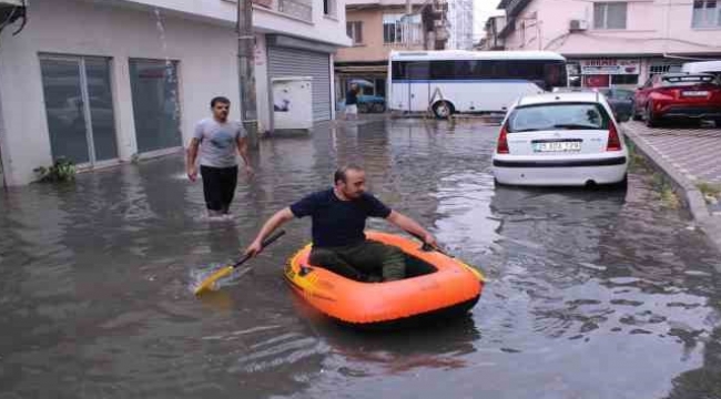 İzmir'i yine sağanak vurdu