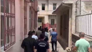 İzmir polisi düzensiz göçmenleri kıskaca aldı: 109 kişi yakalandı