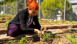 Buca'nın Mustafa Kemal Mahallesi'nde Mahalle Bostanı açıldı