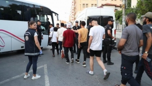 İzmir'de 30 düzensiz göçmene sınır dışı