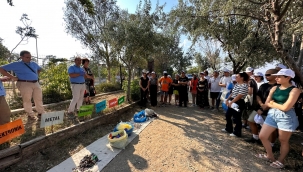 İzmir'de gençlerden deniz çöpü izleme etkinliği