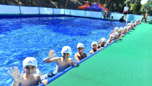 İzmir'de havuzlar kuruldu çocuklar mutlu